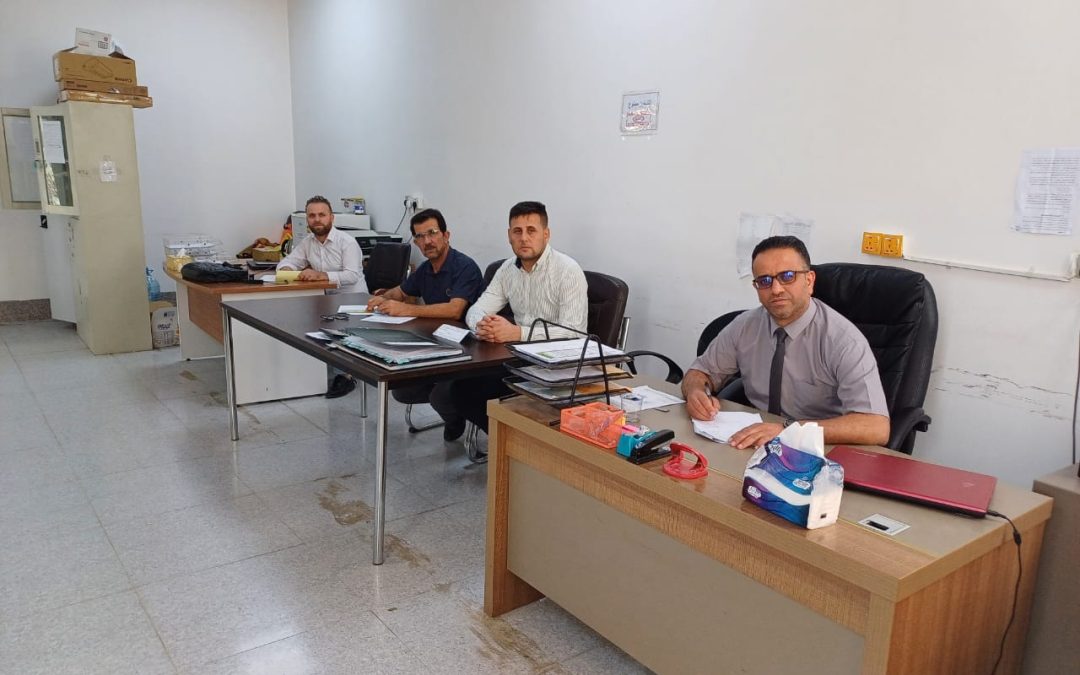 المعاون العلمي لكلية التربية للعلوم الصرفة يتفقد الأقسام الإدارية في الكلية لمتابعة سير العمل في الدراسة المسائية.