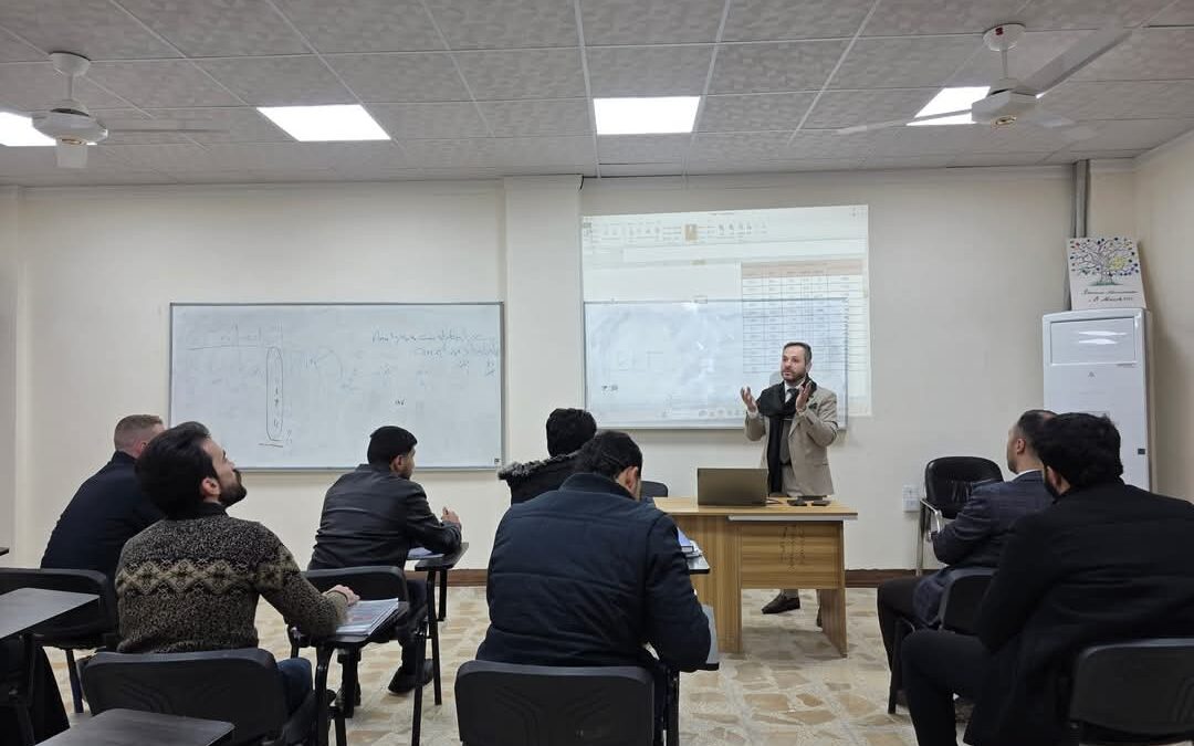 قسم الرياضيات ينظم دورة تدريبية حول البرامج الإحصائية في البحوث العلمية