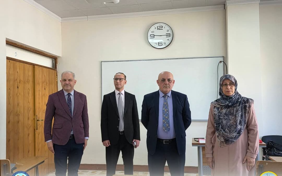 عميد كلية التربية للعلوم الصرفة يجري جولة تفقدية في القاعات الامتحانية مع انطلاق الامتحانات النهائية